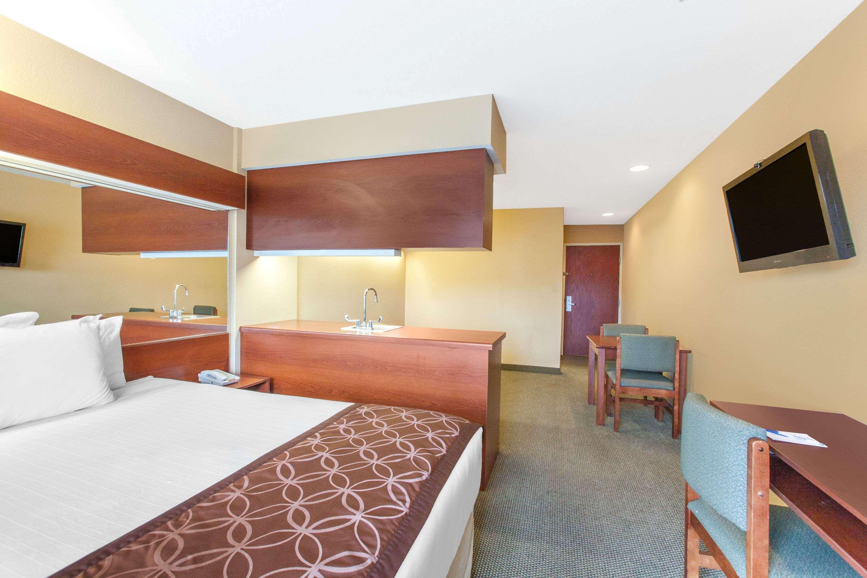 Microtel Inn By Wyndham Rogers Eksteriør billede